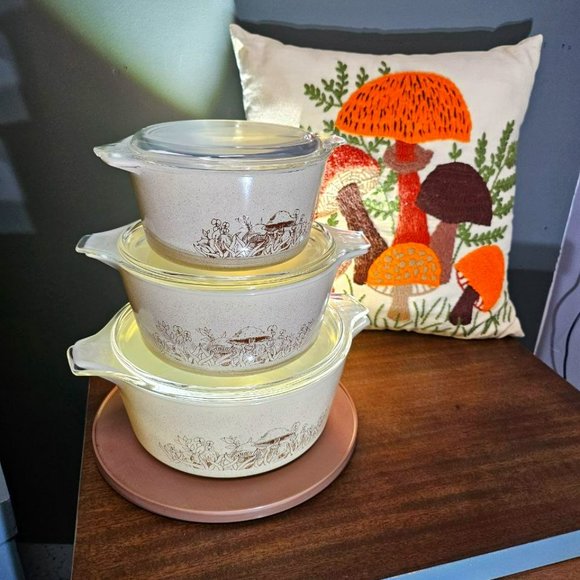 VINTAGE FOREST FANCY MUSHROOM PYREX 3 PIECE SET - Picture 1 of 5